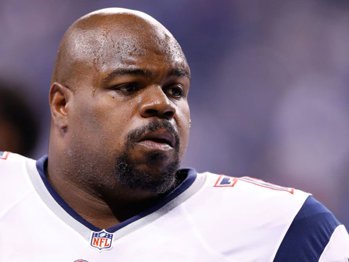 Patriots' Vince Wilfork helps woman who crashed near Gillette