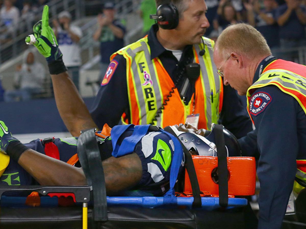 Seahawks' Ricardo Lockette carted off after huge hit on special teams 