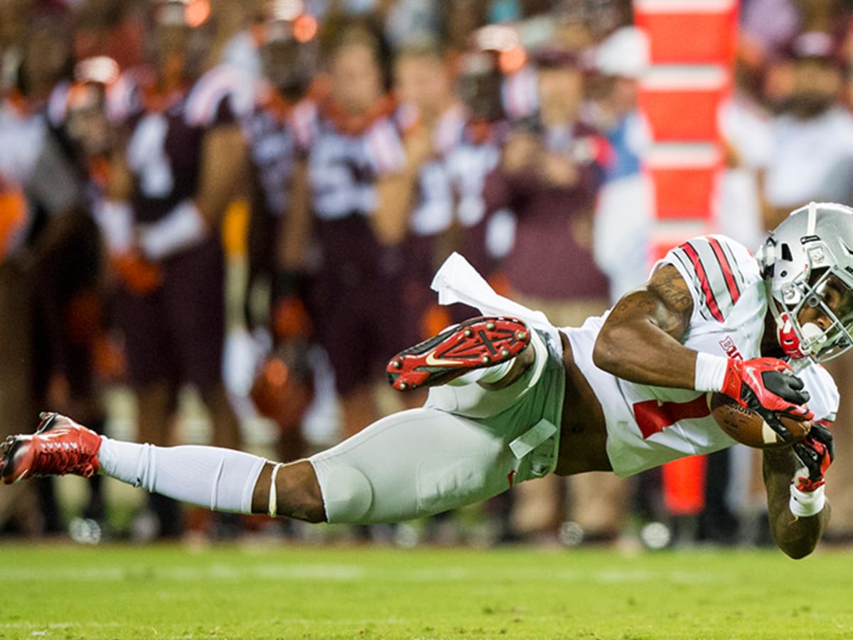 Braxton Miller of the Ohio State Buckeyes makes a catch for a first News  Photo - Getty Images