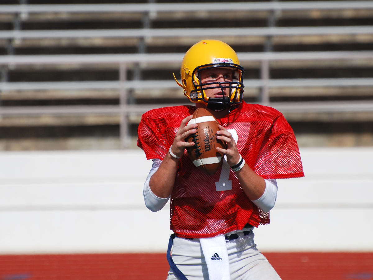 Freshman Shane Buechele inserts himself into Texas QB race