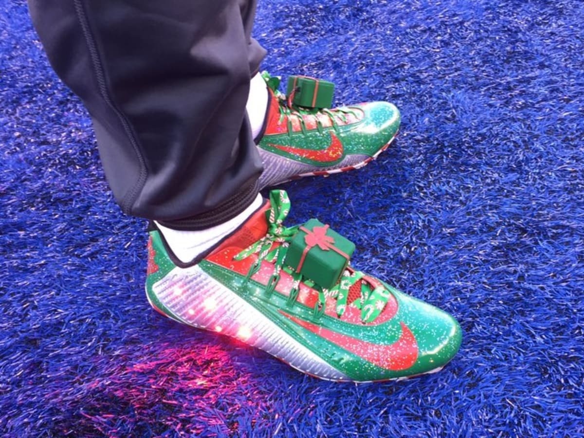 Odell Beckham Jr. Wears Grinch Cleats for Last Game Before Christmas –  Footwear News