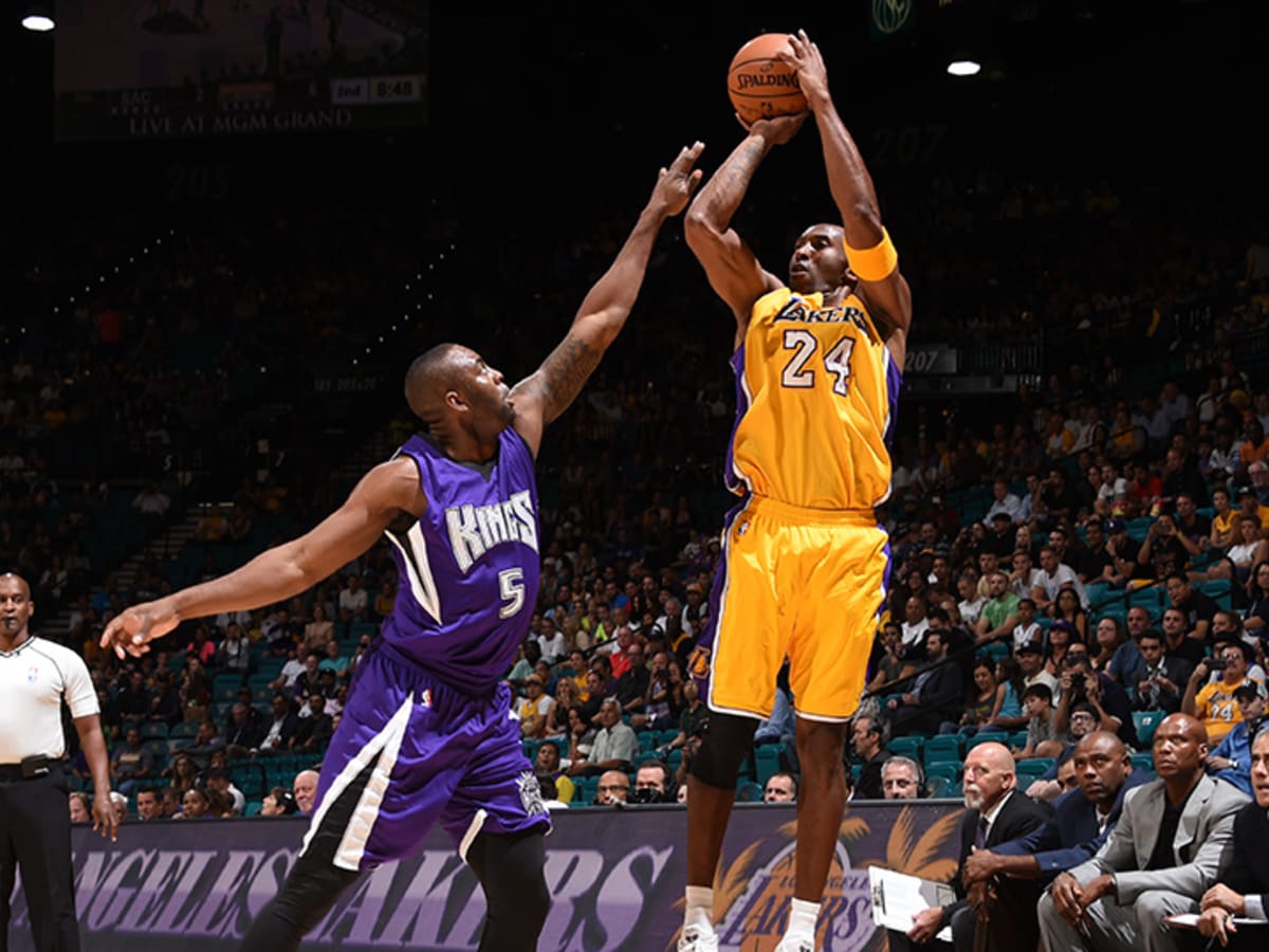 Kobe Bryant hits season low but Lakers push past Suns