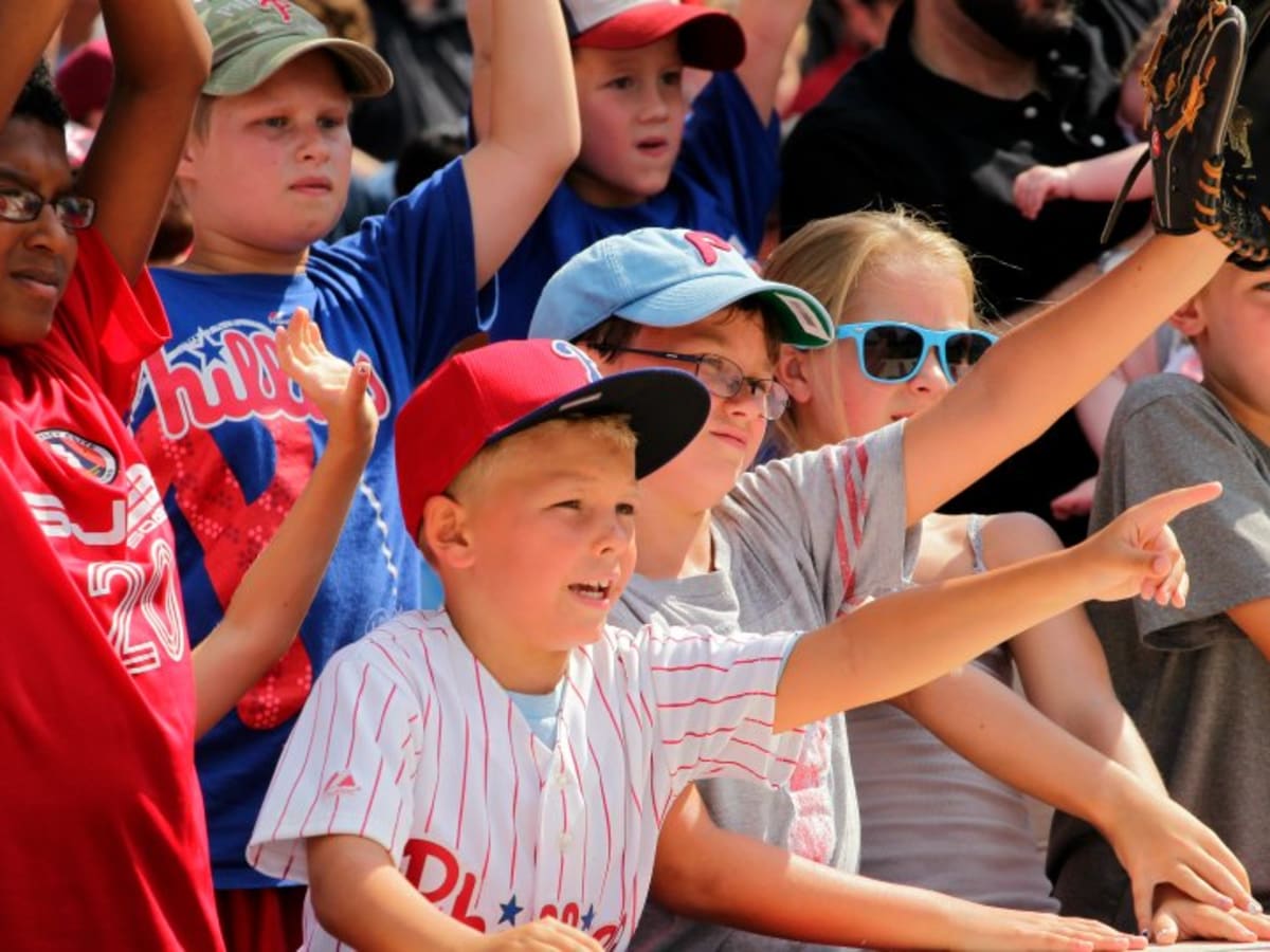 Bryce Harper, Ohio State fan, throws an 'O-H' to young Notre Dame