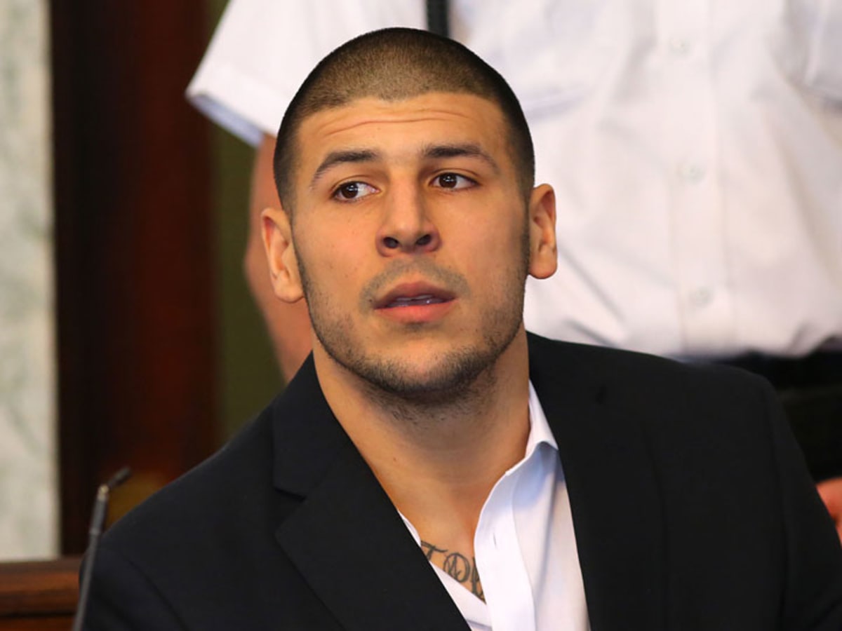 Aaron Hernandez juror tossed for Bruins jersey, yelling 'Go Pats!'