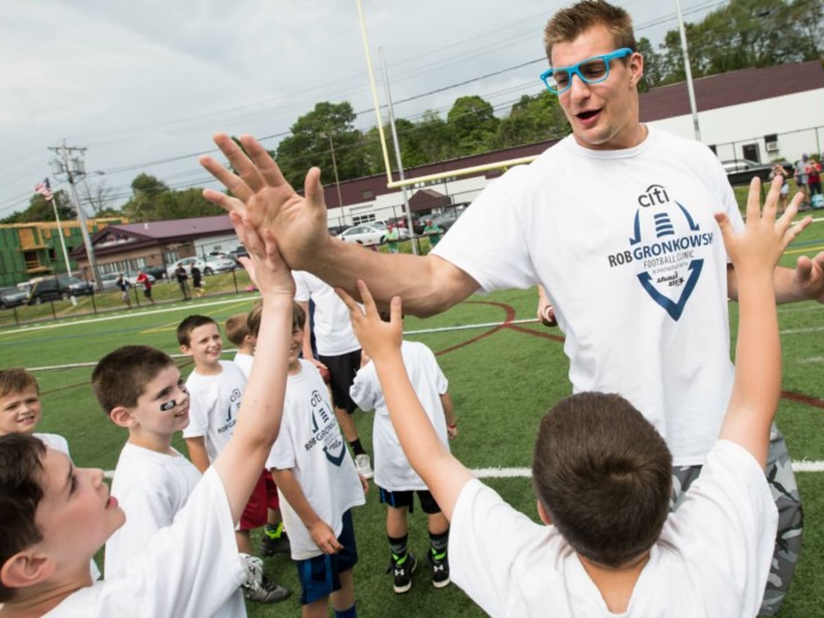 Rob Gronkowski shows off Patriots' WWE belt after Super Bowl - Sports  Illustrated