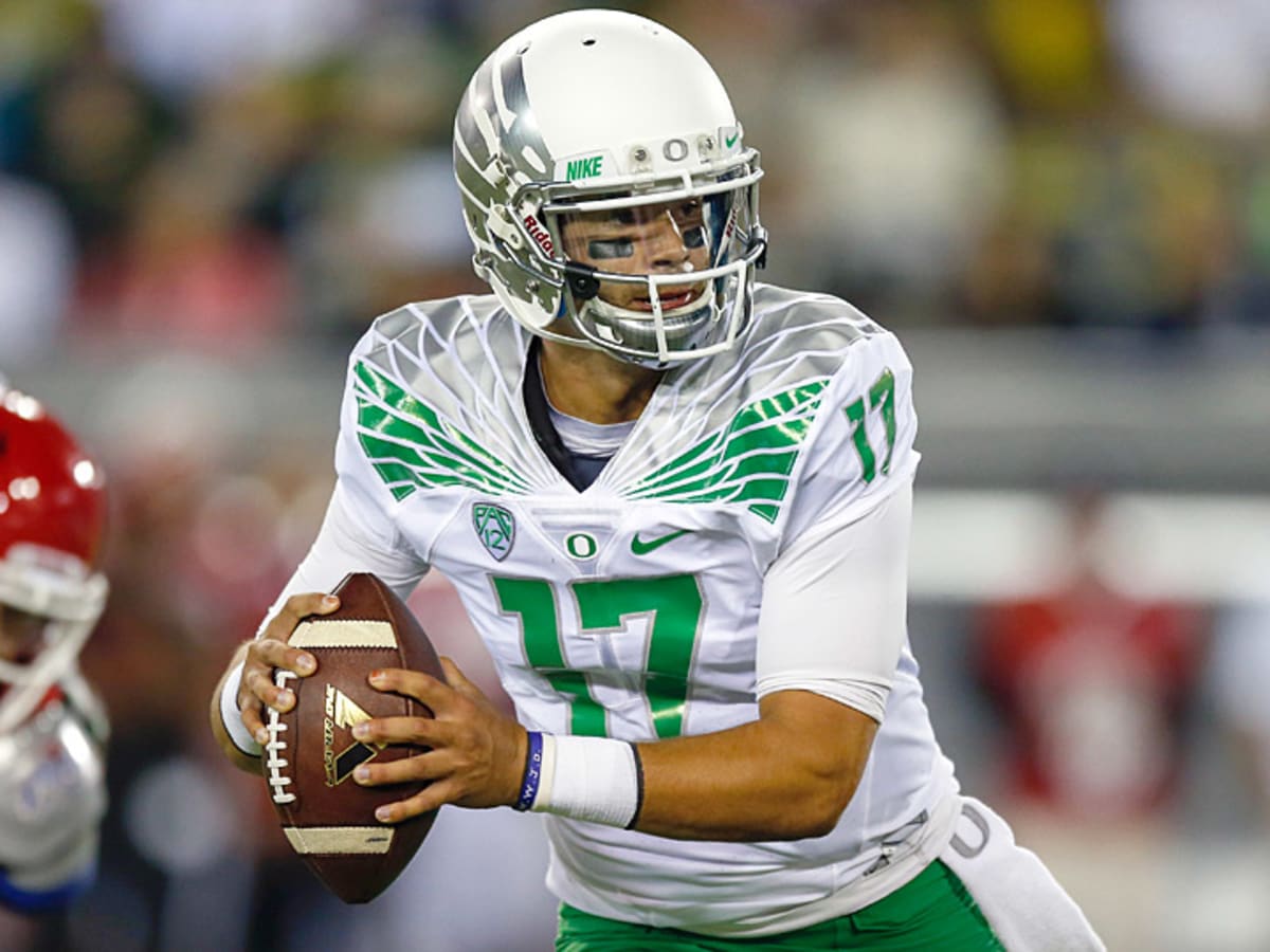 Oregon QB Mariota makes deal with Nike