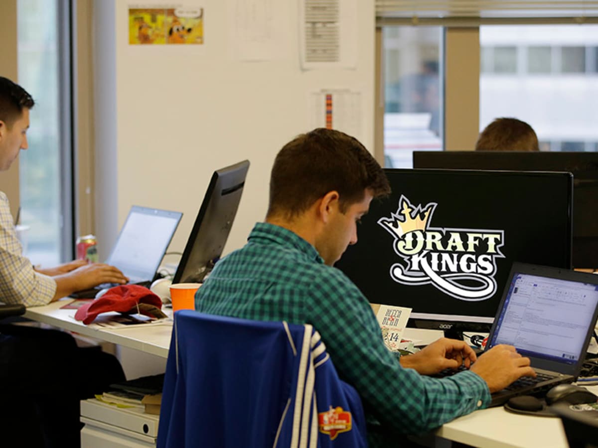 FanDuel, DraftKings ban employees from all daily fantasy play for money