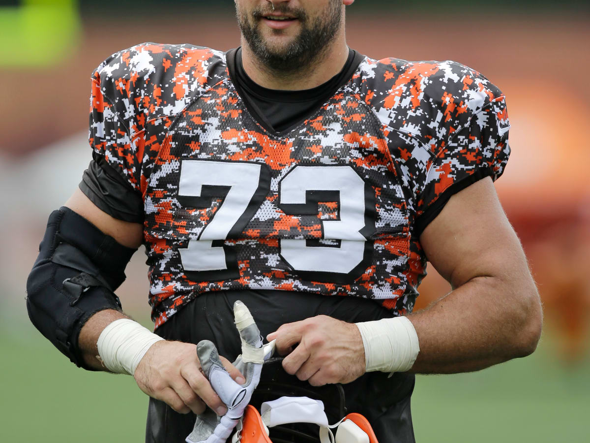 NFL notes: Browns offensive tackle Joe Thomas injures leg - Los Angeles  Times