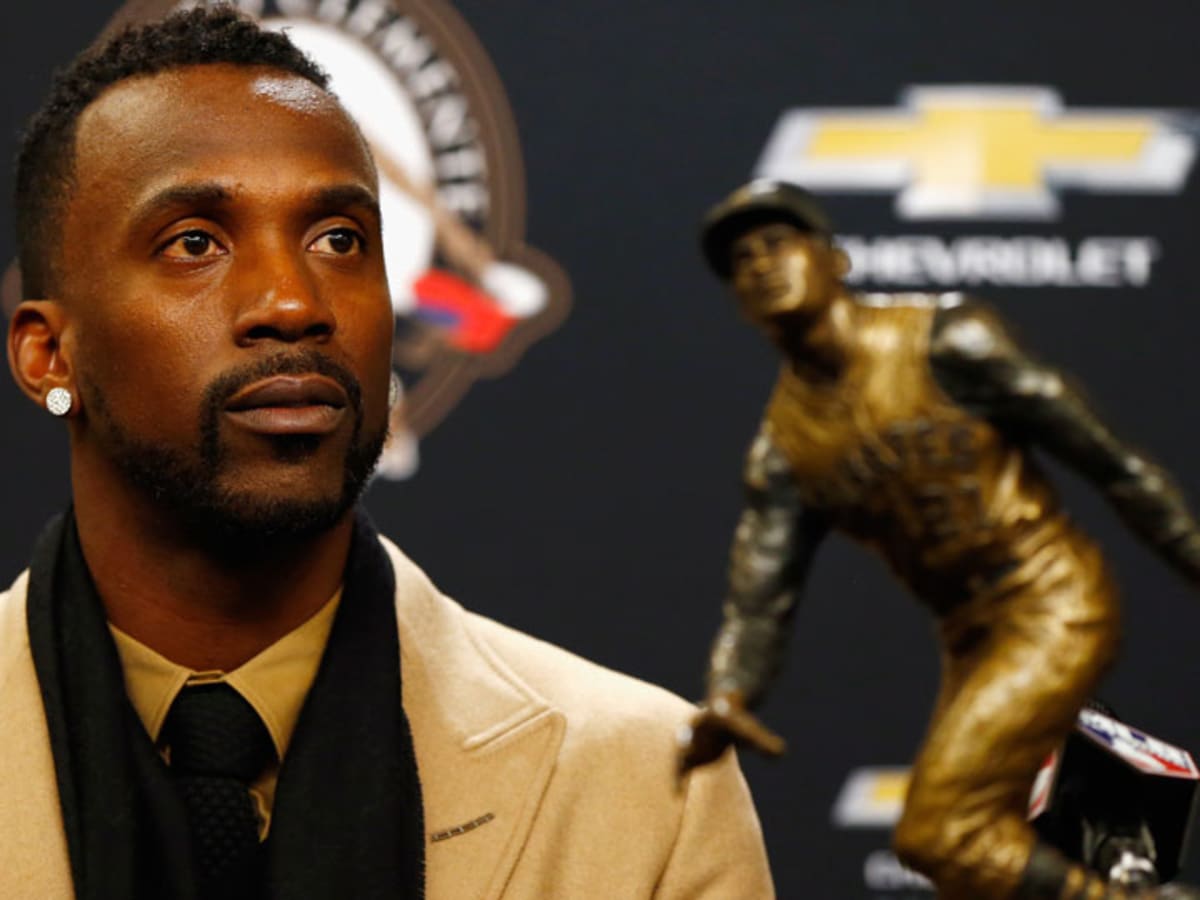 Andrew McCutchen of Pittsburgh Pirates wins Roberto Clemente