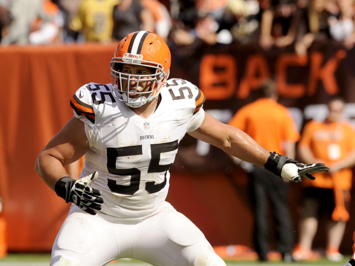 Pro Bowler Alex Mack reportedly took less to bolt Browns for