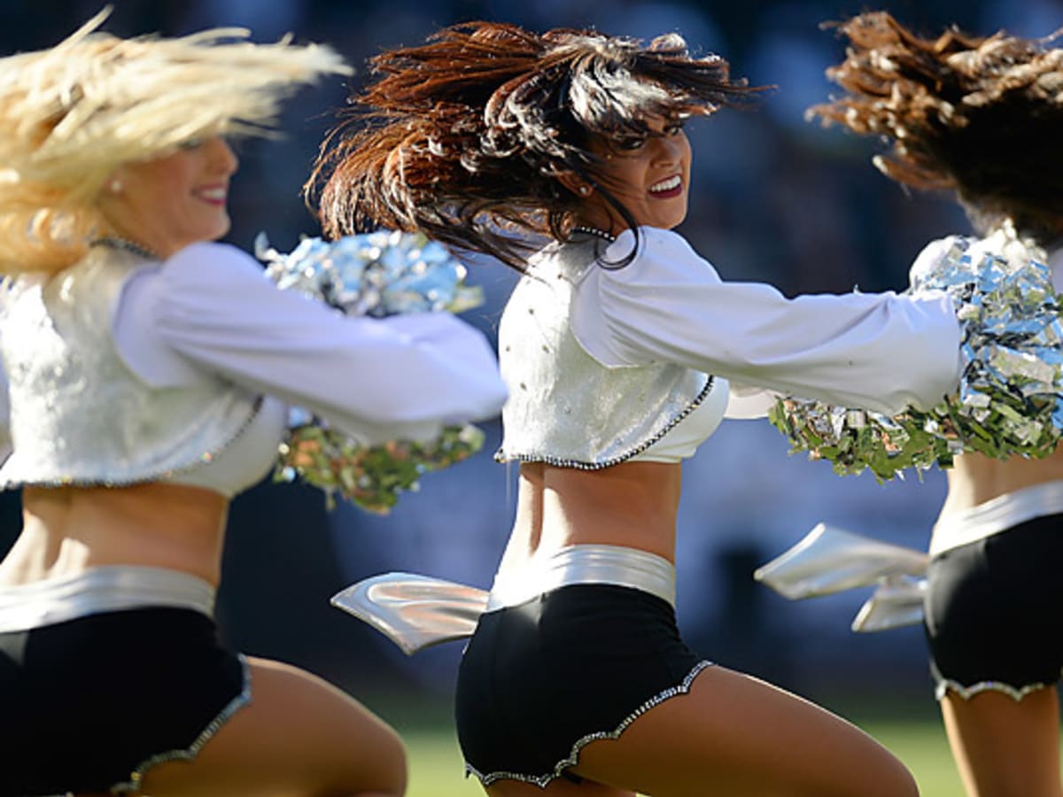 Top 3 Swimsuit Photos Of Prominent Cowboys Cheerleader - The Spun