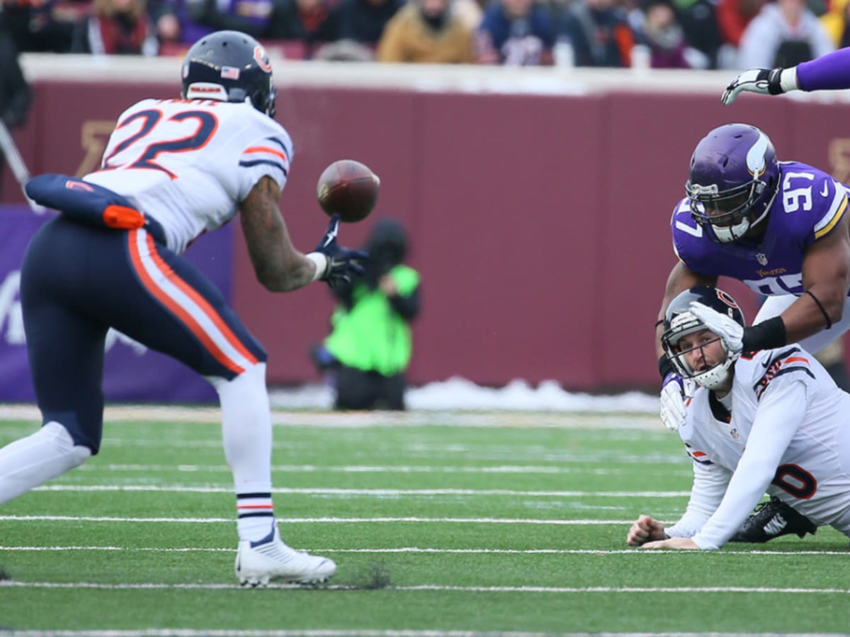 Chicago Bears RB Matt Forte Moving The Ball 02 Training Camp 2014