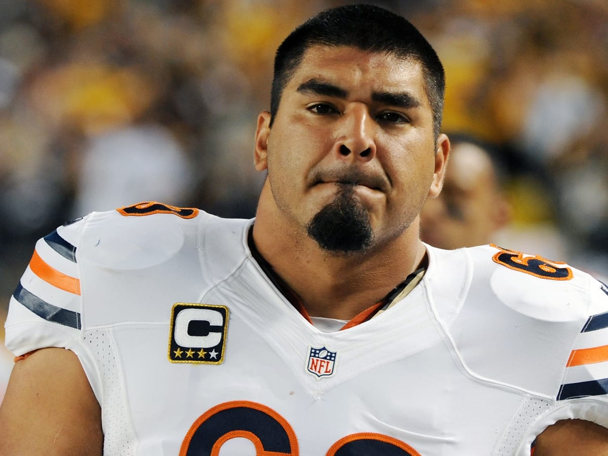 Bears agree to extension with Roberto Garza