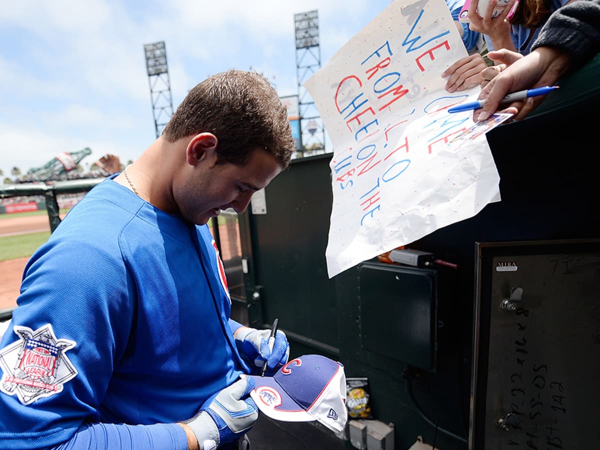 Cubs vs Pirates: Fan interferes with Anthony Rizzo (video) - Sports  Illustrated