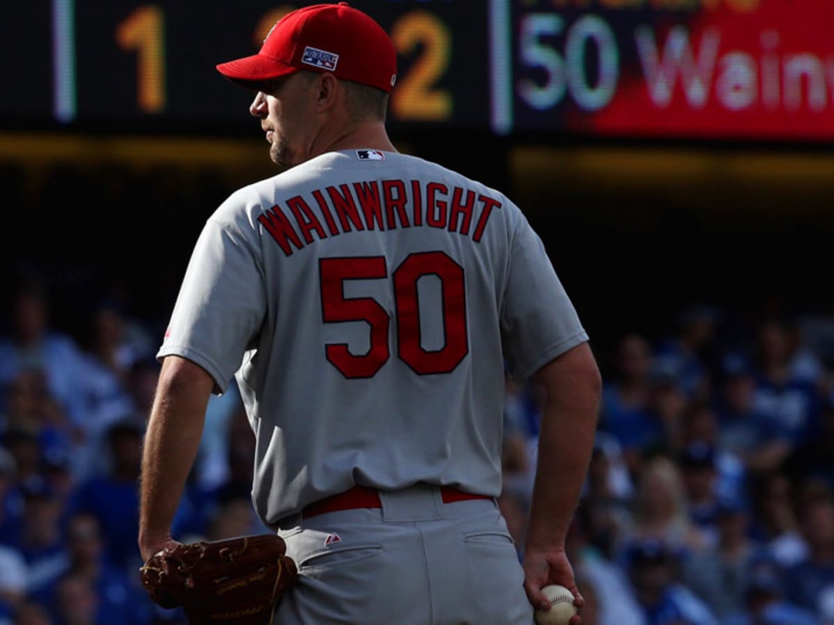 Wainwright strong as Cards edge A's