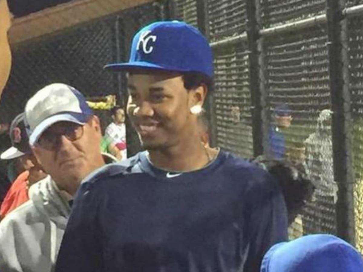 Yordano Ventura took his World Series talents to play softball with local  fans in Missouri