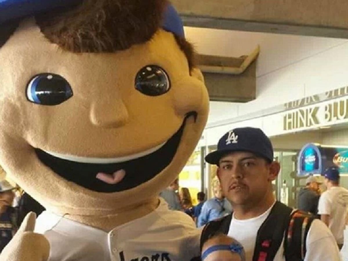 L.A. Kings mascot does not like the Dodgers' trade plans