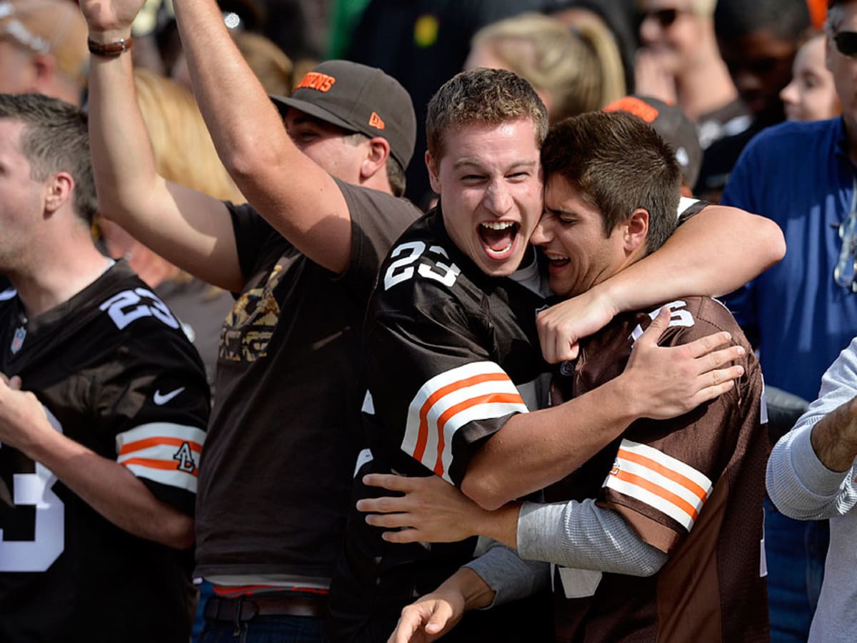 Ravens Fans, Men And Women, Wear Jerseys In Support Of Ray Rice - CBS New  York