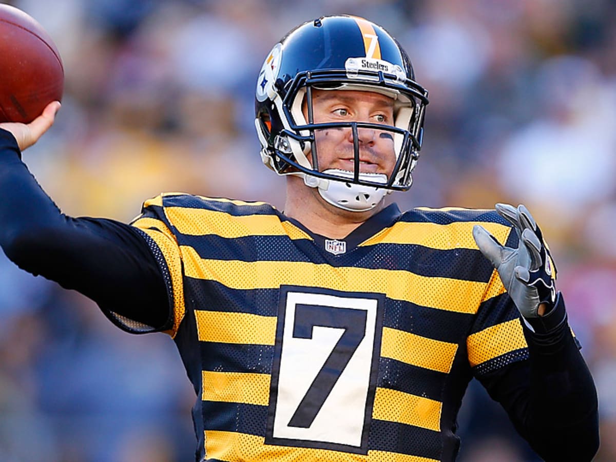 Cincinnati Bengals Michael Johnson holds on the jersey and sacks Pittsburgh  Steelers quarterback Ben Roethlisberger for a lost of eight yards in the  second quarter at Heinz Field in Pittsburgh, Pennsylvania on