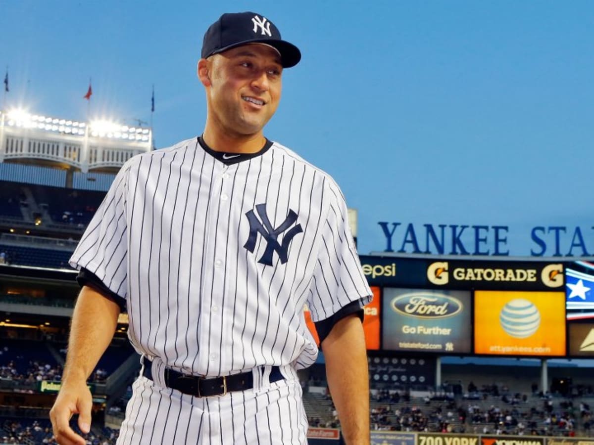 Why was Derek Jeter holding a Red Sox jersey? Yankees legend pranked on Fox  debut