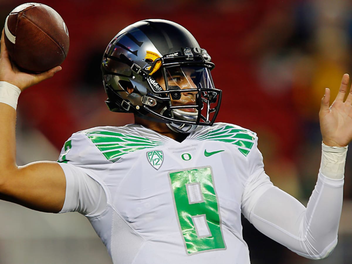 Oregon Quarterback Marcus Mariota Finished All His Real Classes In 3 Years,  So He Took Yoga And Golf This Semester