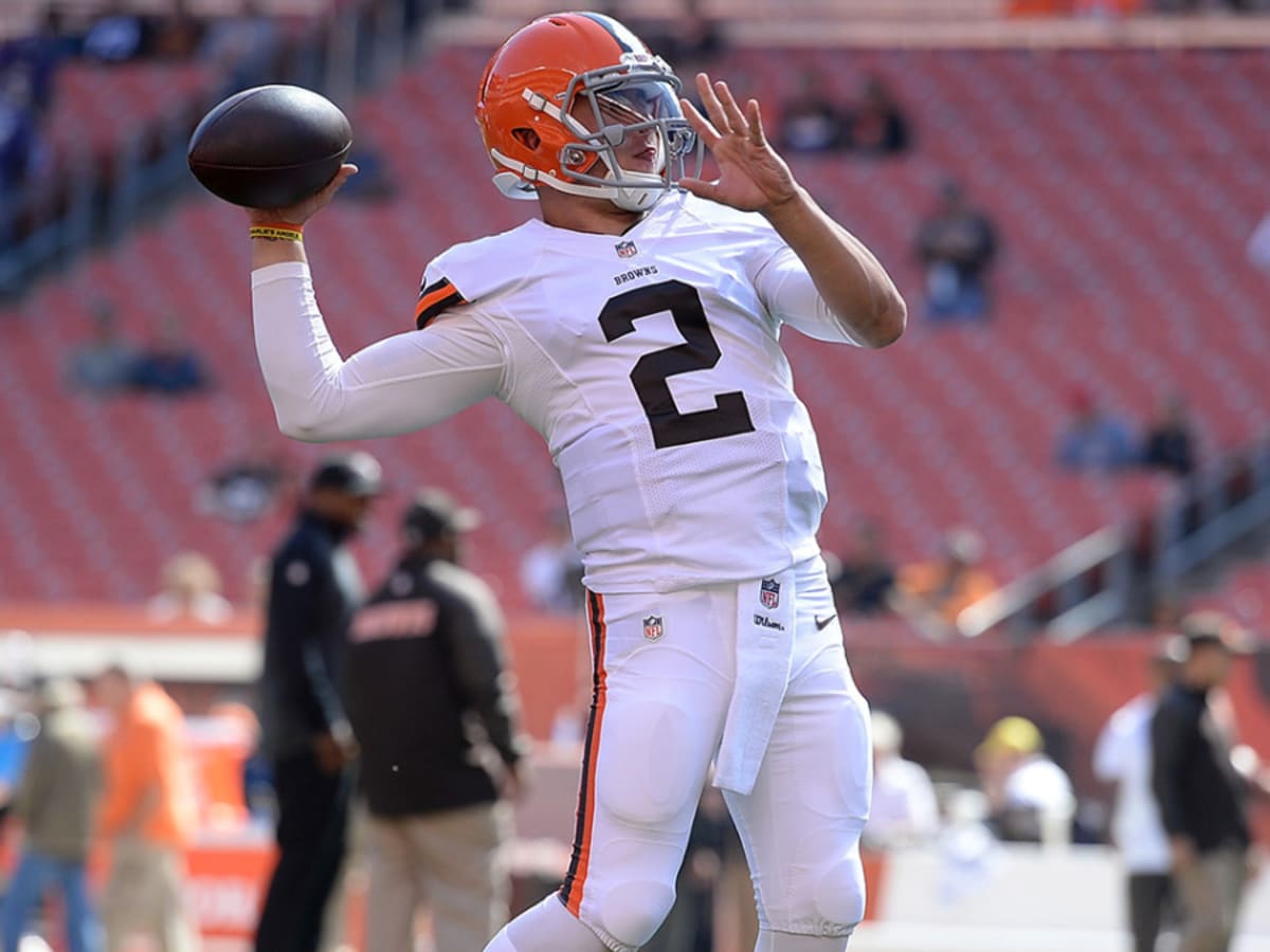 Cincinnati Bengals head coach Marvin Lewis tosses a ball before an