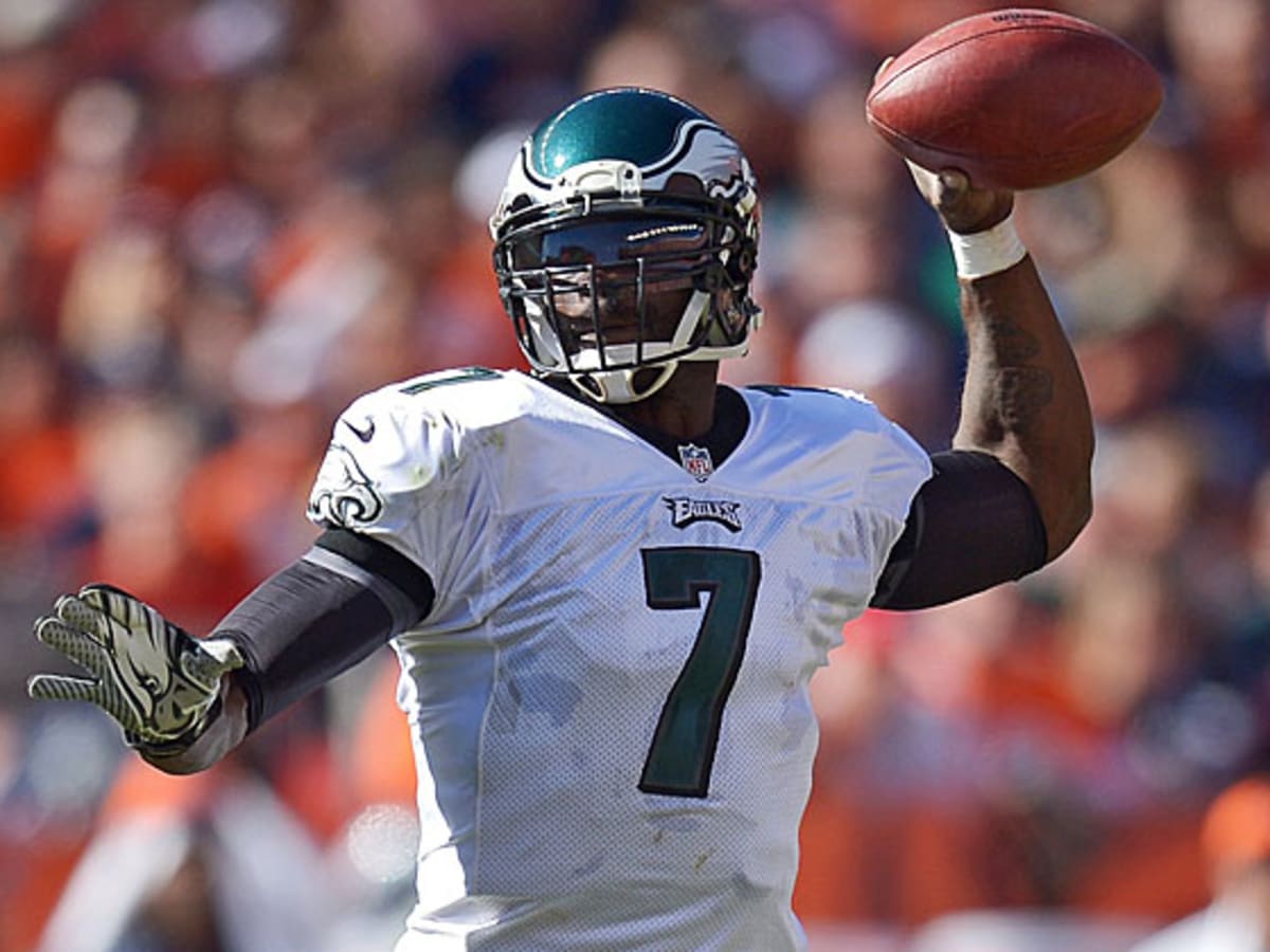 Jets sign Michael Vick, release Mark Sanchez