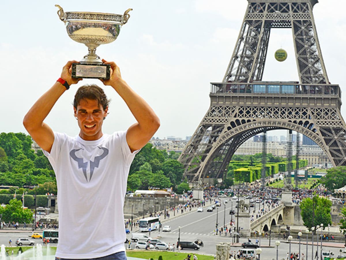 Rafael Nadal poses with trophy on Alexandre III bridge, France - People's  Daily Online
