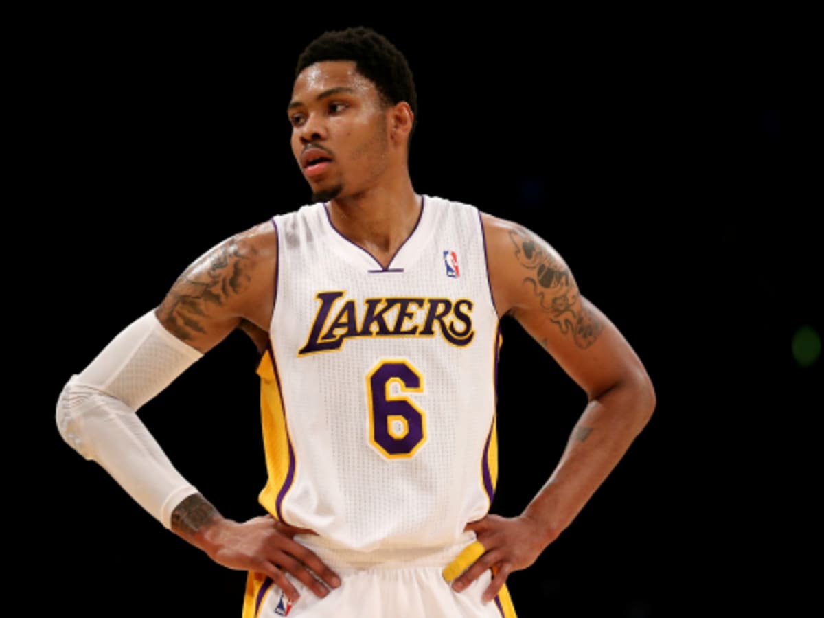 Lakers PG Kent Bazemore out for season with torn tendon in right