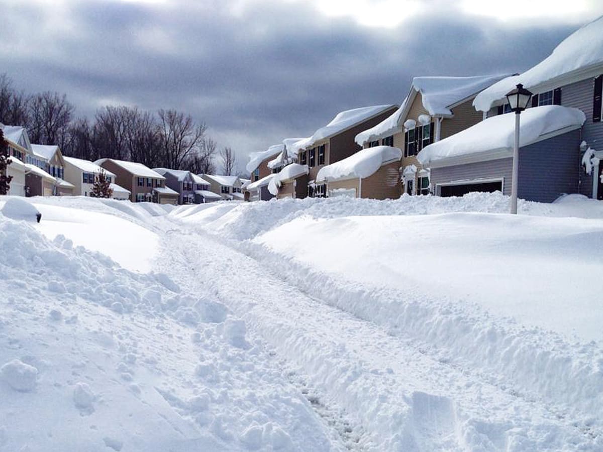 Bills make themselves at home at Ford Field after snowstorm forces