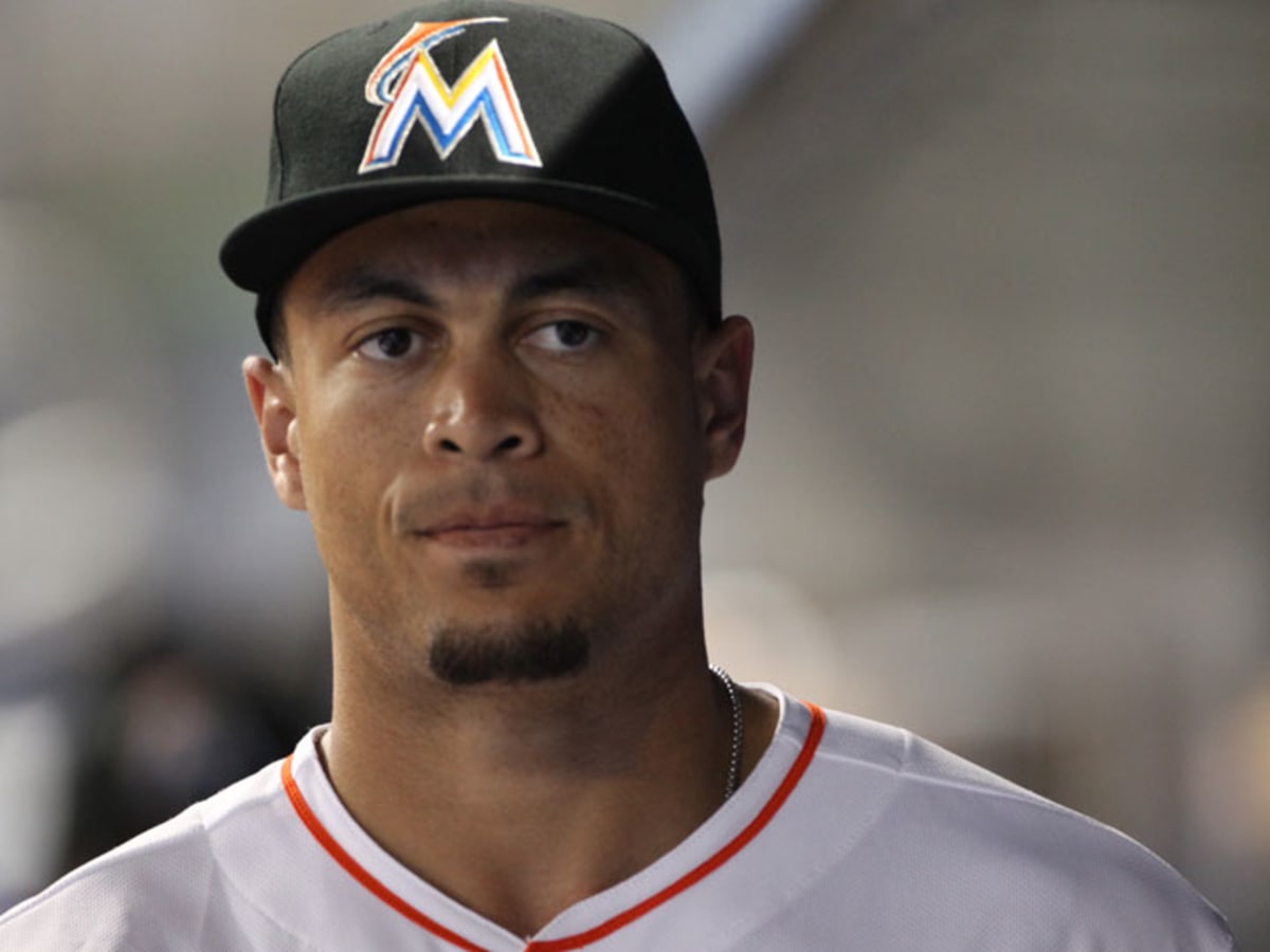 Giancarlo Stanton: Multiple fractures, dental damage after being