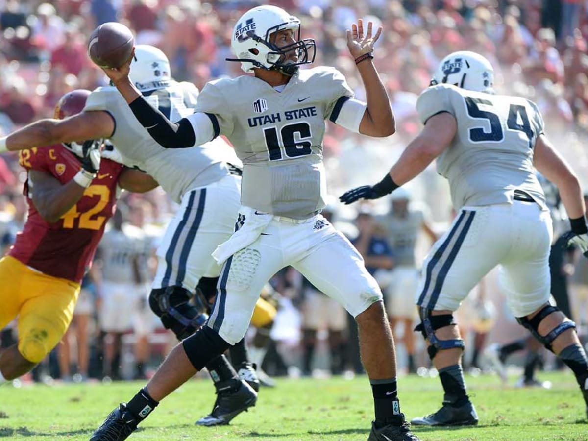 Marcus Mariota Graduates After Taking Golf, Yoga