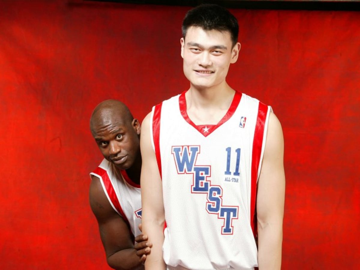 yao ming next to normal person