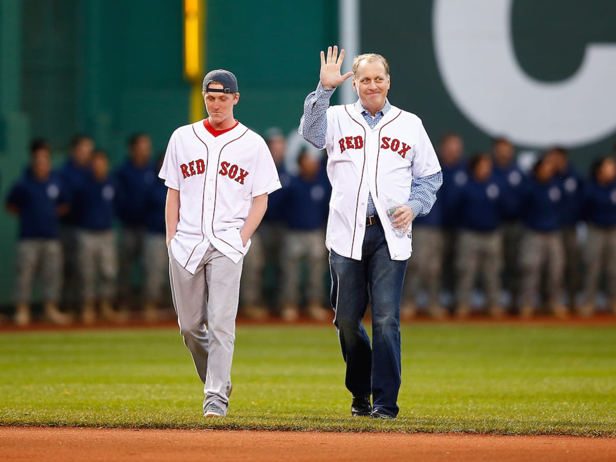 Curt Schilling Blames Smokeless Tobacco for His Oral Cancer