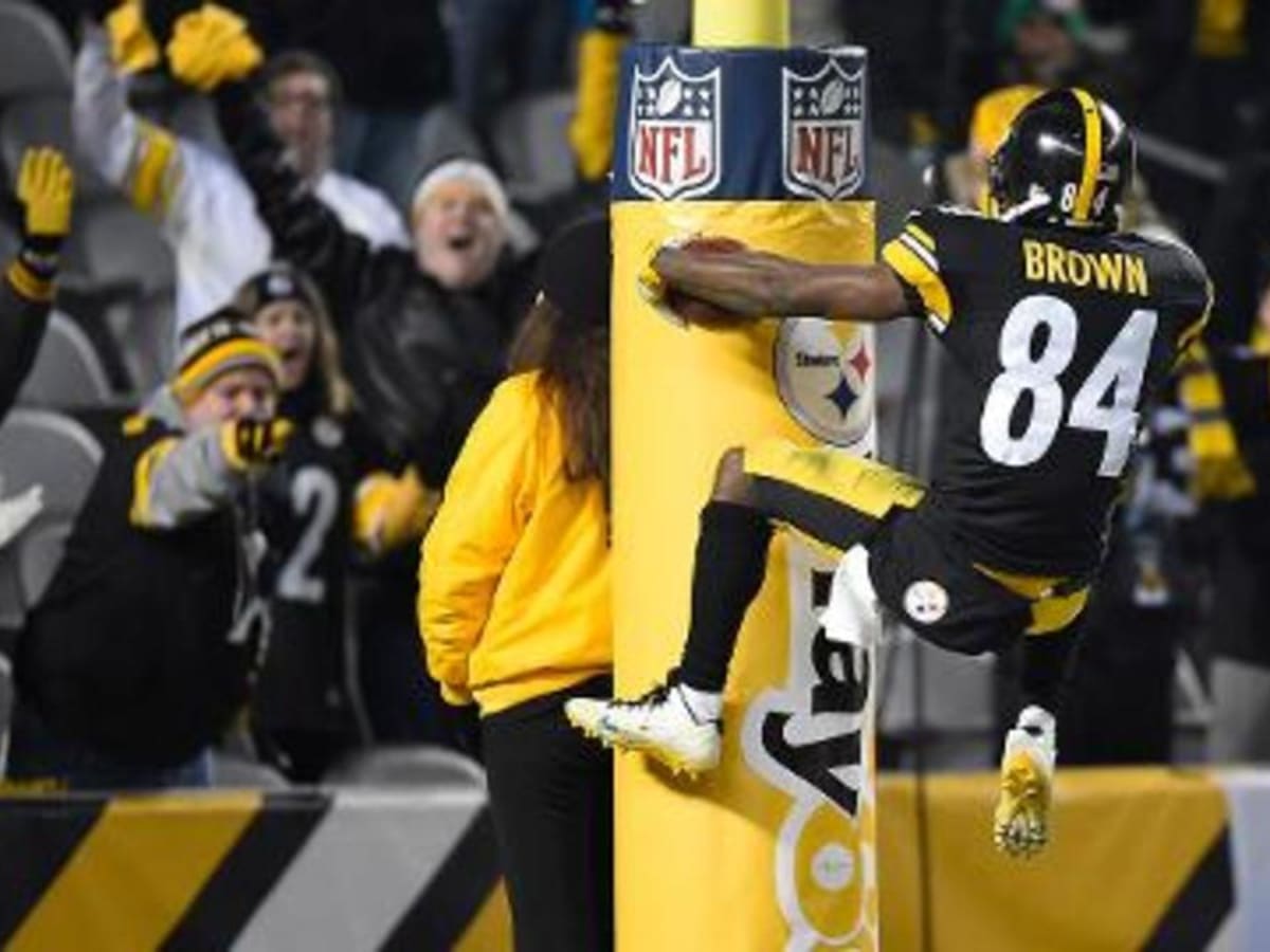 Steelers' Antonio Brown fined for goal-post celebration