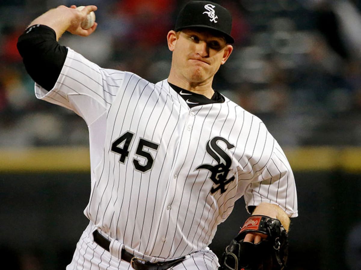 Jamie Moyer threw out tonight's first pitch in style