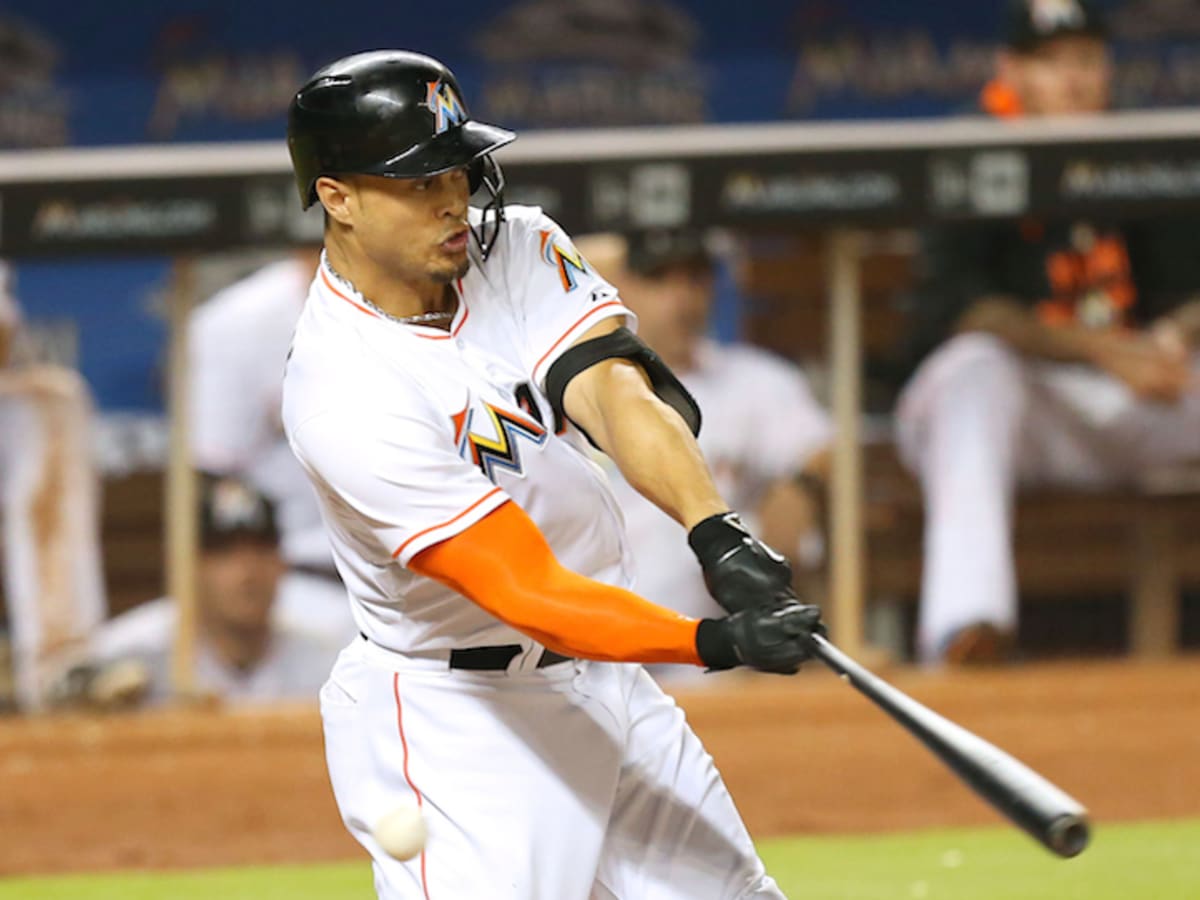Marlins' Giancarlo Stanton leaves game with bruised wrist after hit by pitch