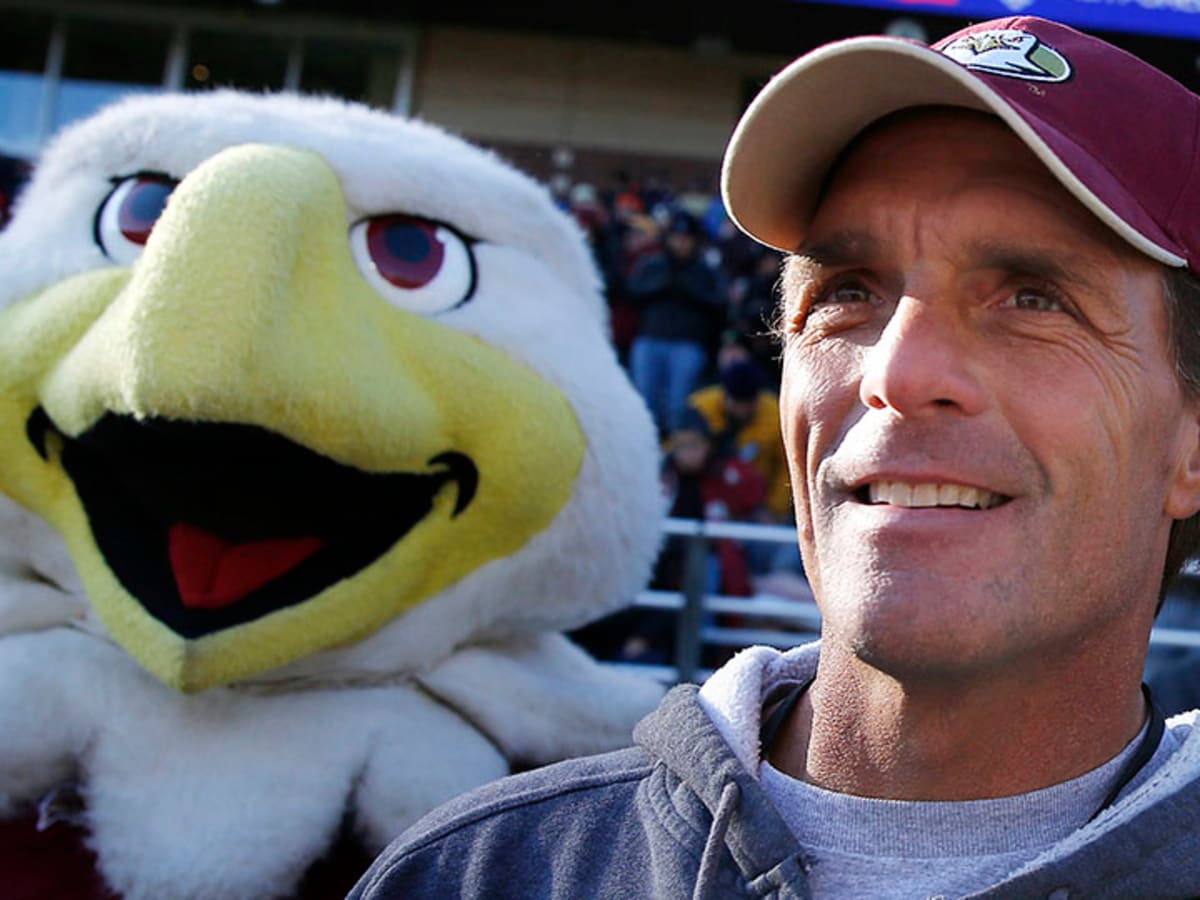 Football star Doug Flutie's parents die on same day