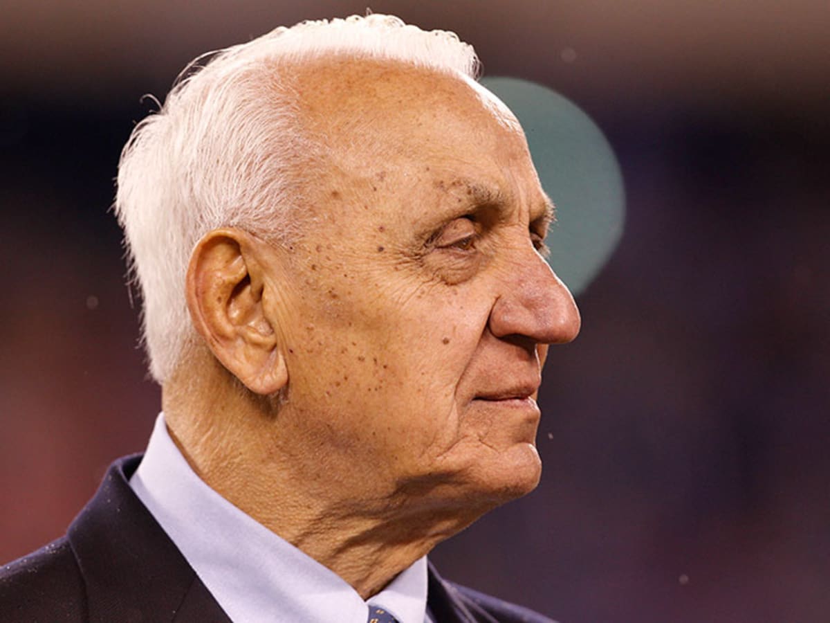 Andy Robustelli donates Giants and Rams mementos