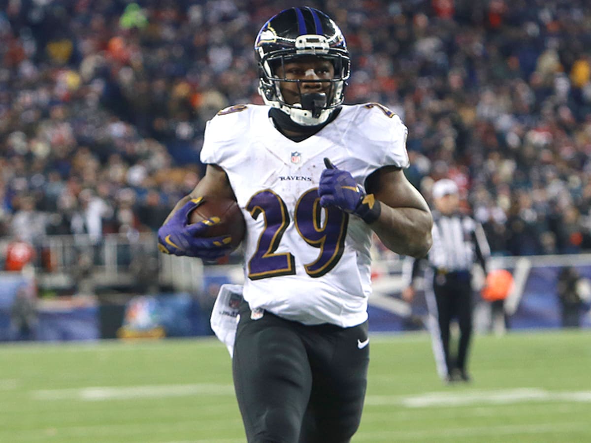 Baltimore Ravens running back Justin Forsett (29) gives New