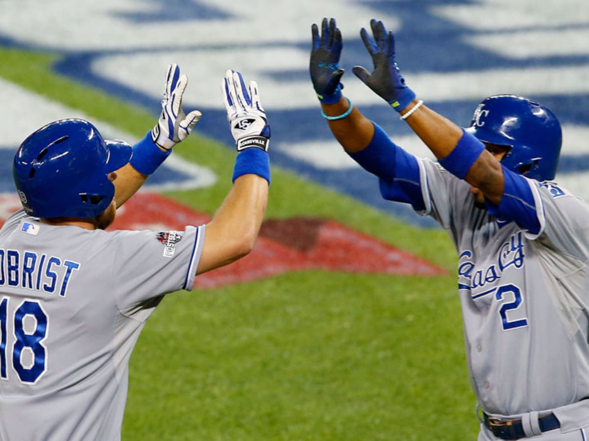 Eric Hosmer was catching this foul ball and there's nothing a Blue Jays fan  could do about it