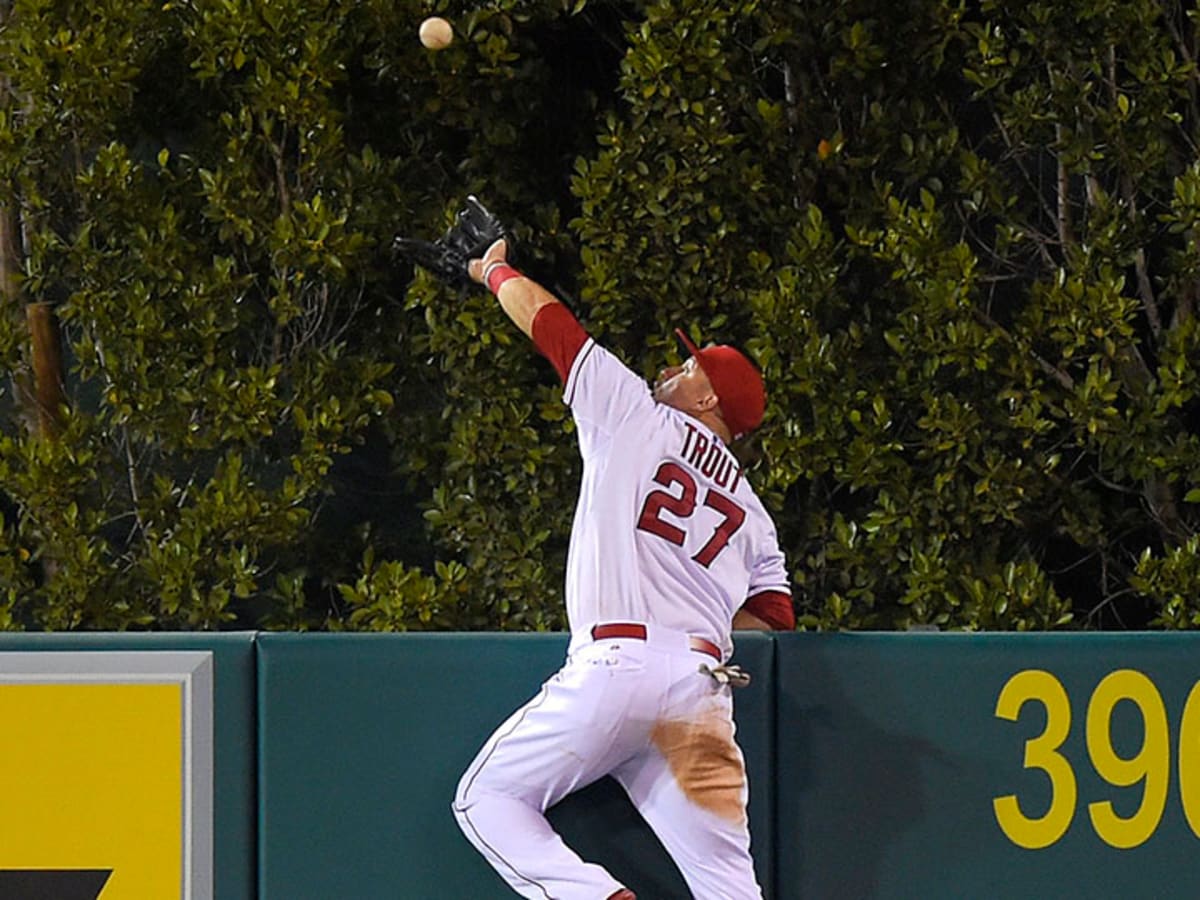 Mike Trout robs home run: Video of Angels CF vs Mariners - Sports