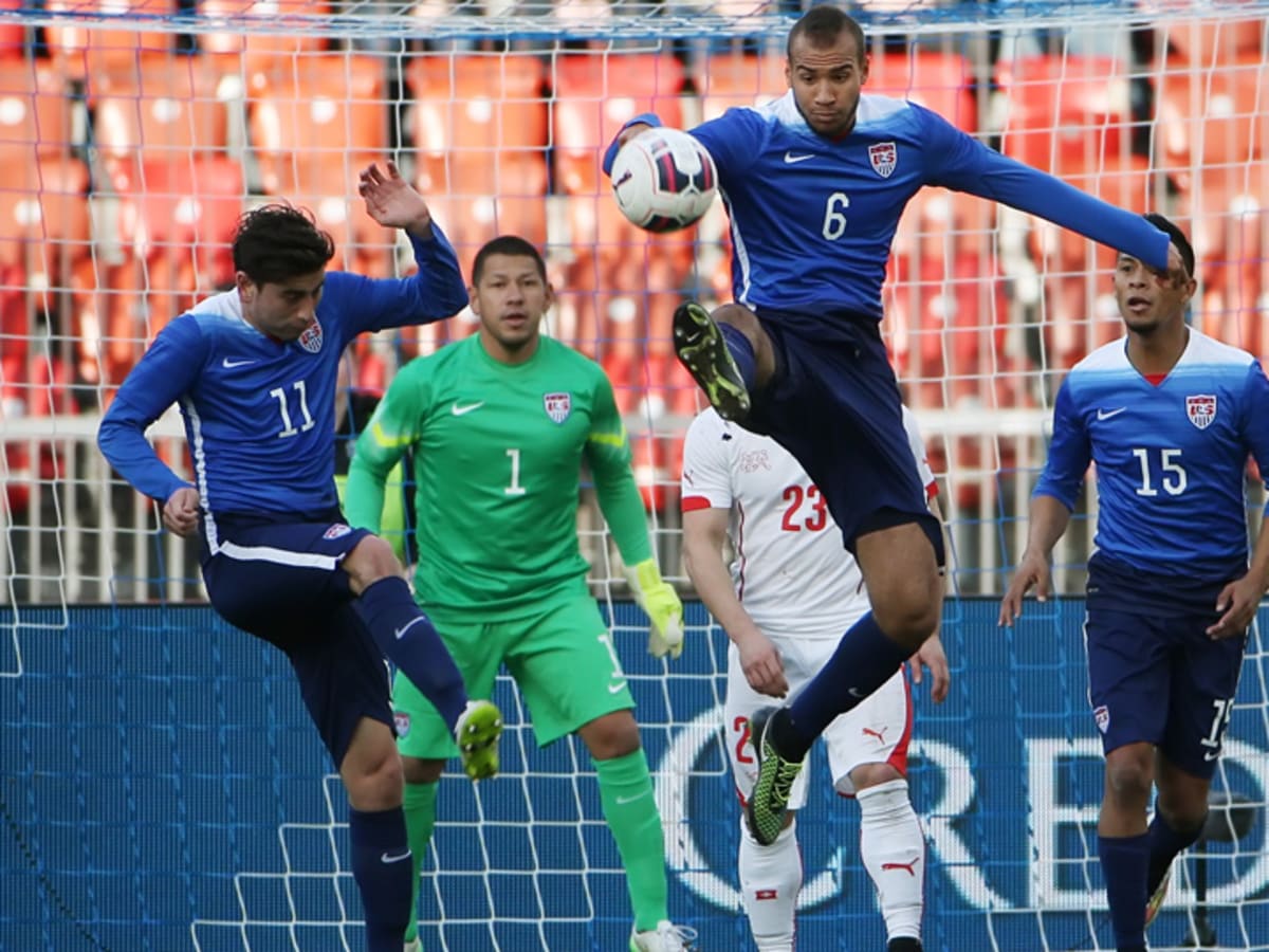 Referee ends deadlocked El Salvador and Costa Rica's Gold Cup match right  before a corner