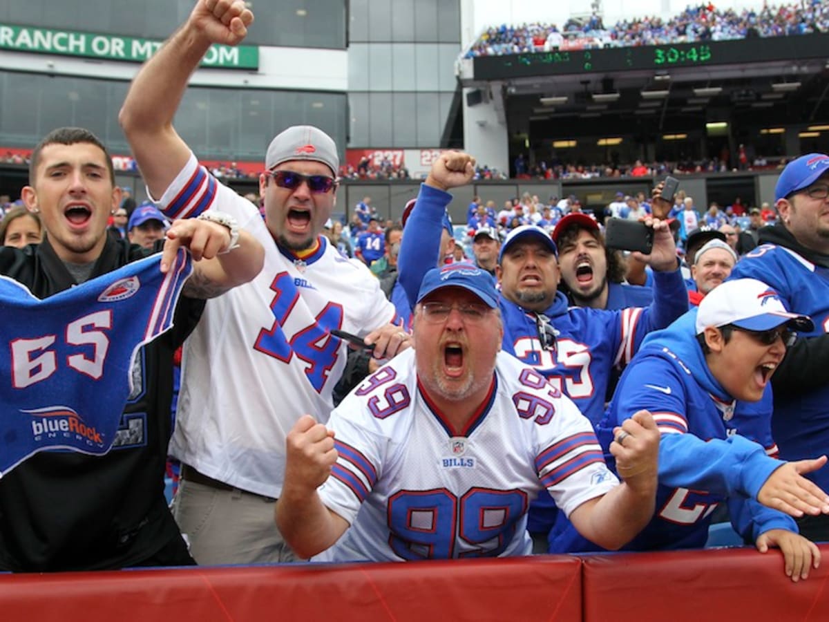 Buffalo Bills fan plays dizzy bat, faceplants against bus - Sports