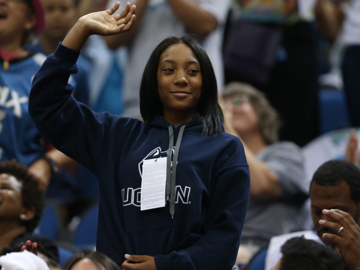 THE EVOLUTION: Former Little League Star Mo'ne Davis Discusses Her  Relationship with Basketball