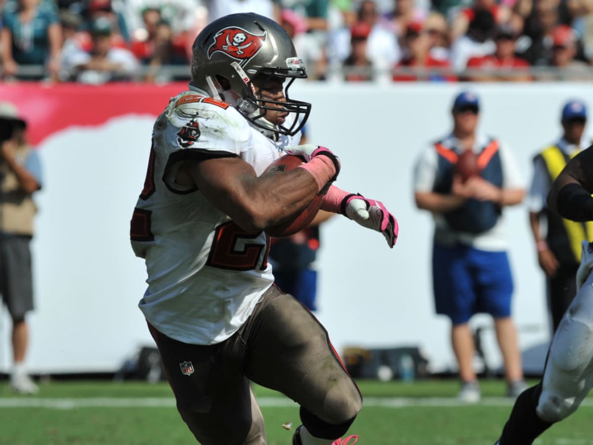 NFL: Doug Martin scores four touchdowns as Tampa Bay Buccaneers