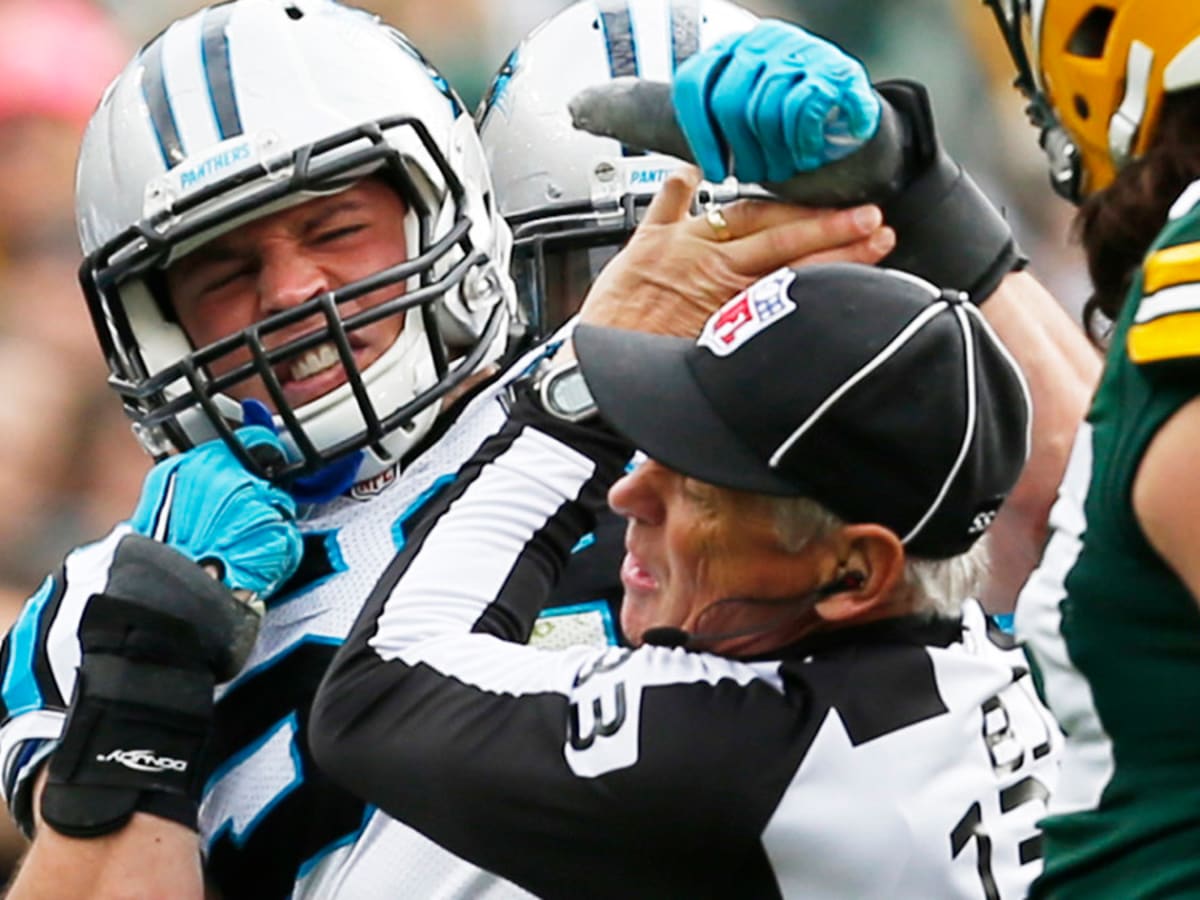 Carolina Panthers LB Luke Kuechly carted off field on TNF