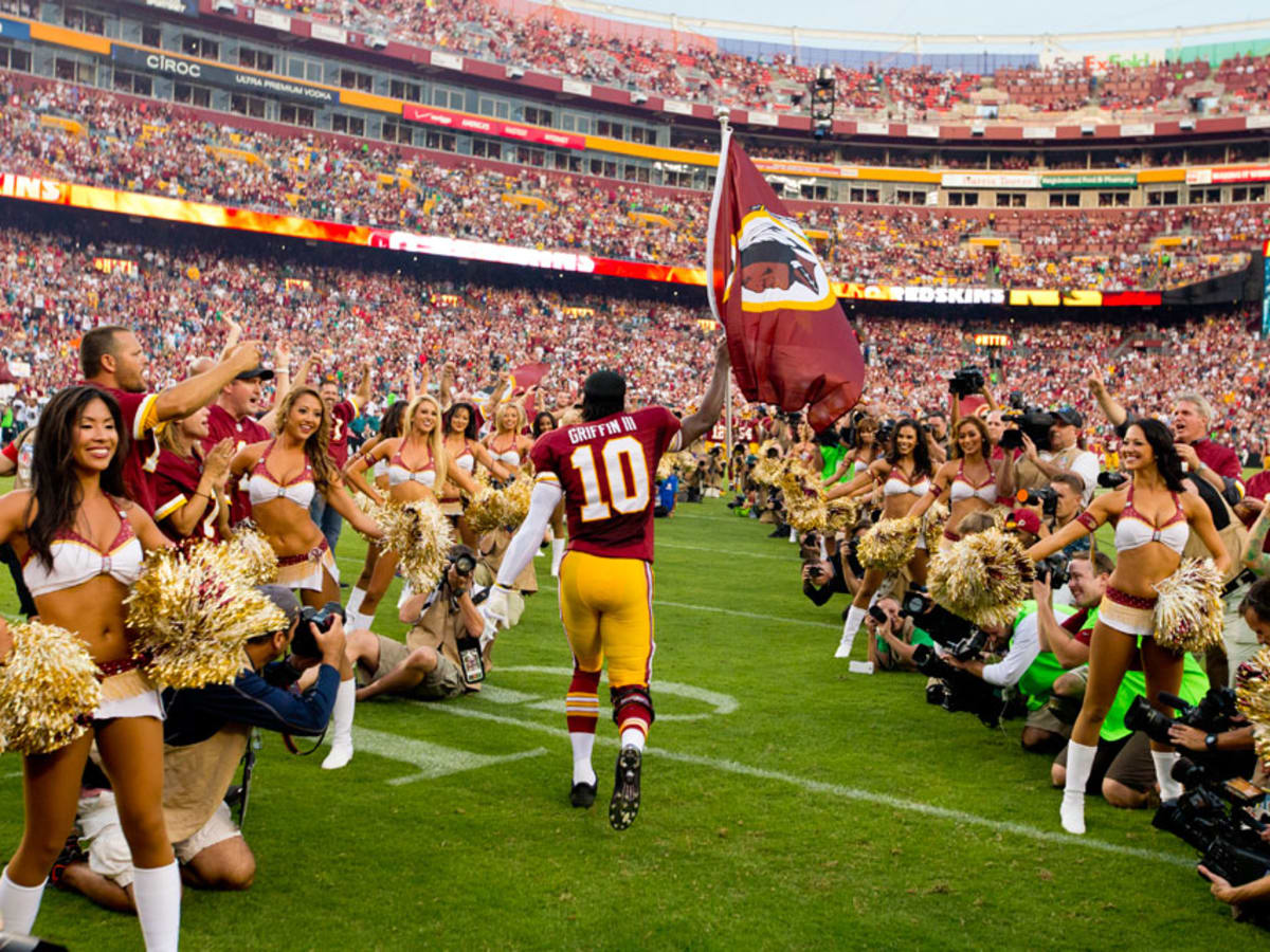 Washington NFL team bans fans from wearing Native American dress - BBC News