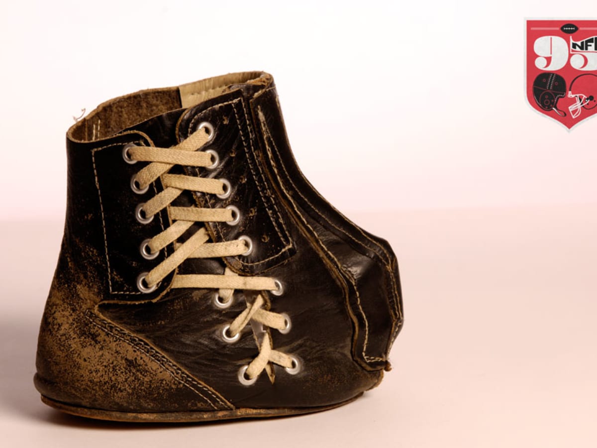 Pro Football Hall of Fame в X: „These shoes were worn by