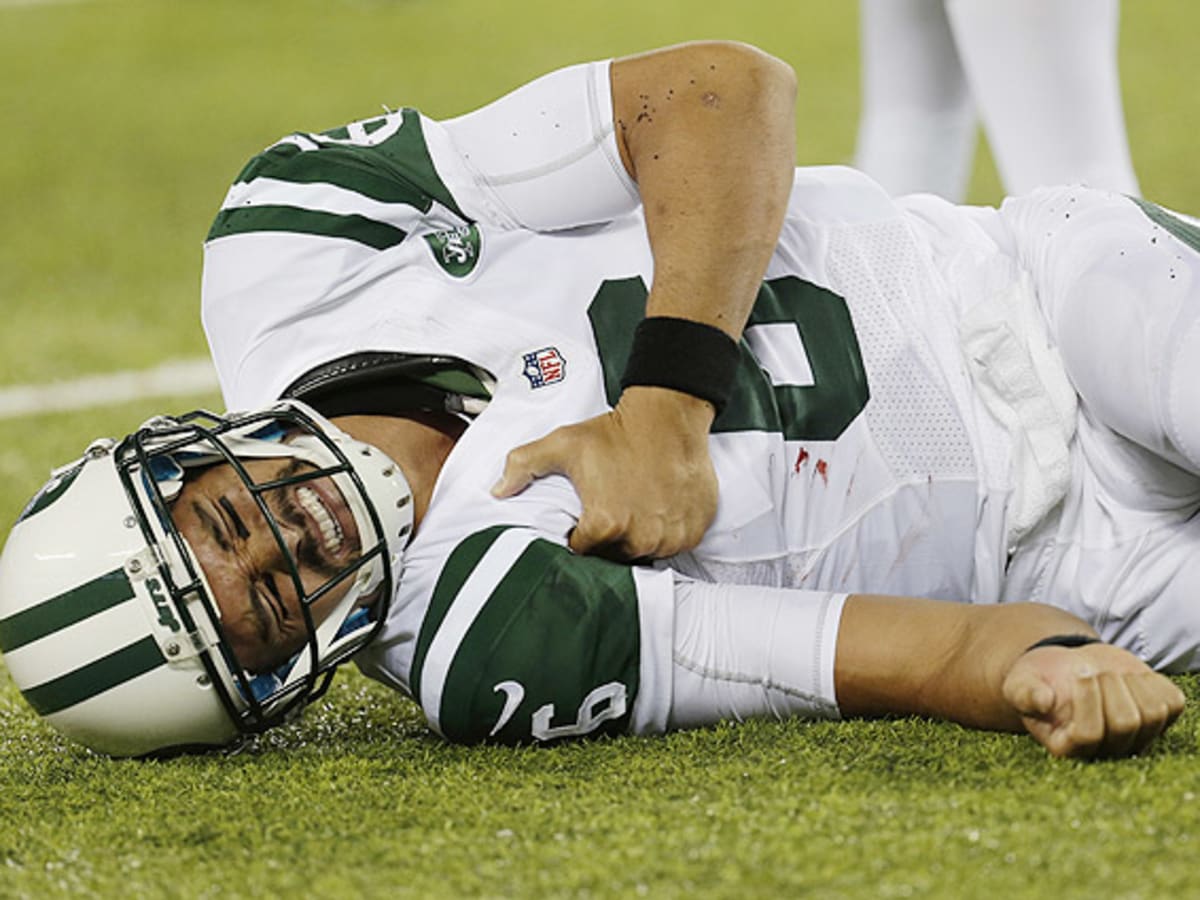 Season-ending surgery an option for Mark Sanchez, but NY Jets QB plans to  continue rehabbing injured right shoulder for now – New York Daily News